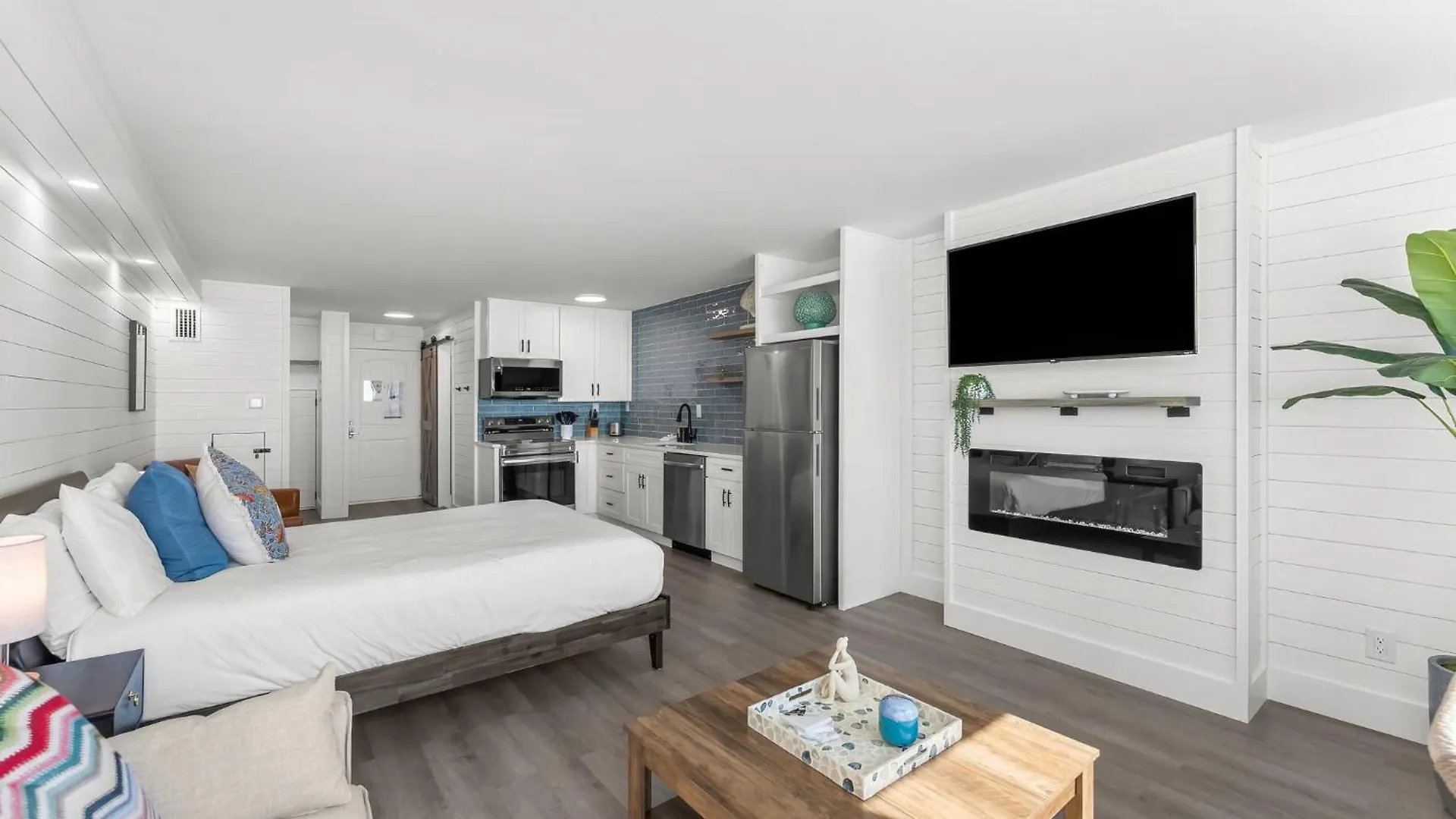Fantastic Fully Renovated Beach Front Condo - Incredible View - Top Of The Gulf 723 Panama City Beach 0*,  United States